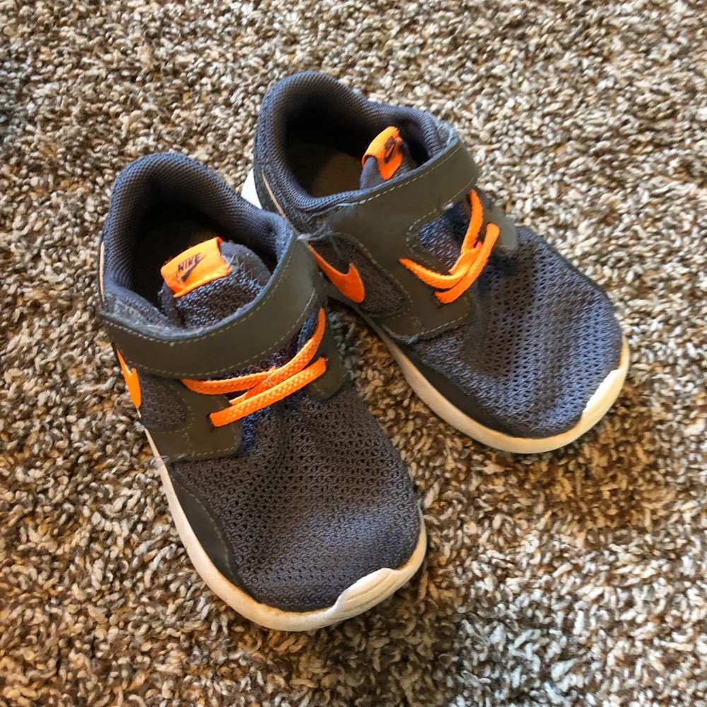 Nike toddler shoes